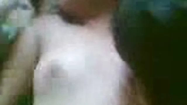 Petite cutie mit riesigen natürlichen Titten Duschen und masturbieren pornos mit reifen frauen