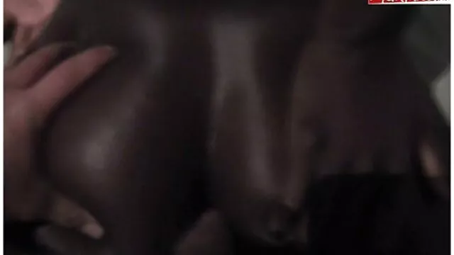Heiße lesbische Freundinnen nass in reife frauen porno film pee contes