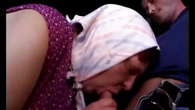 Mofos - Nie zu kalt für pornofilme reife frauen ein Auto sex