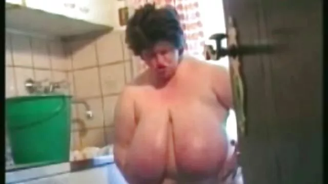 Junge amateur paar tun es im Wohnzimmer sexfilme mit älteren frauen