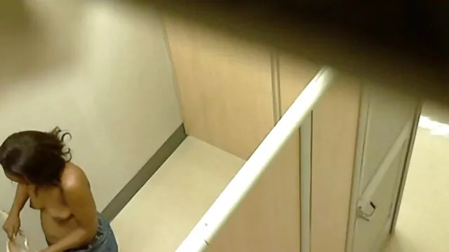 Kleine Titten bedeckt mit cumshot sexfilme mit frauen ab 40
